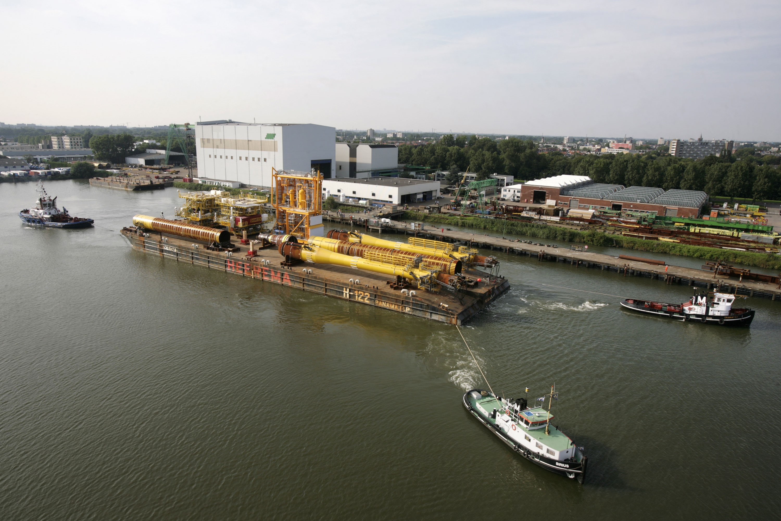 Unmanned North Sea monopile platform Barge Transport  - JB v Doesburg